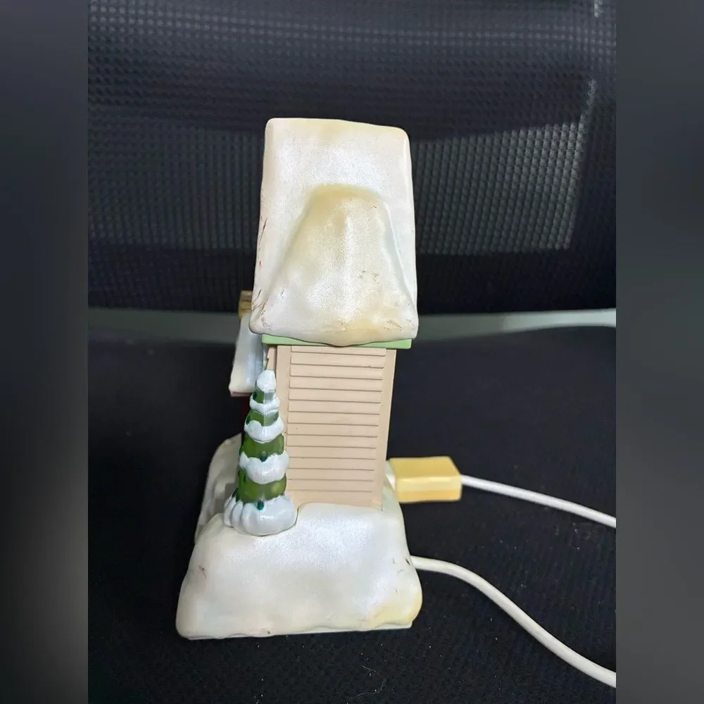 Hallmark 2009 Caroling Cottage Ornament Christmas Holiday Noel - Light/Music